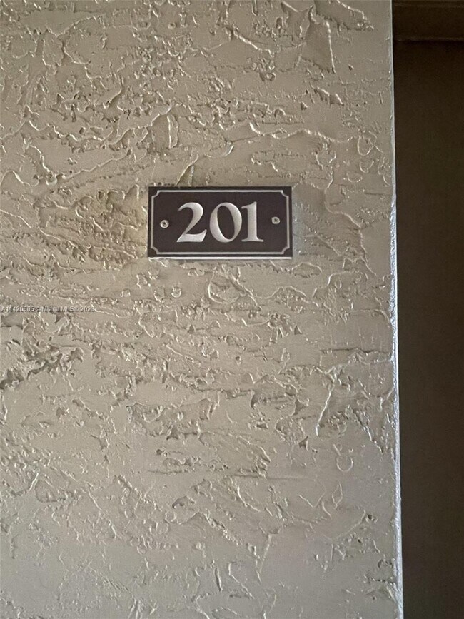 Foto del edificio - 101 SW 117th Ave