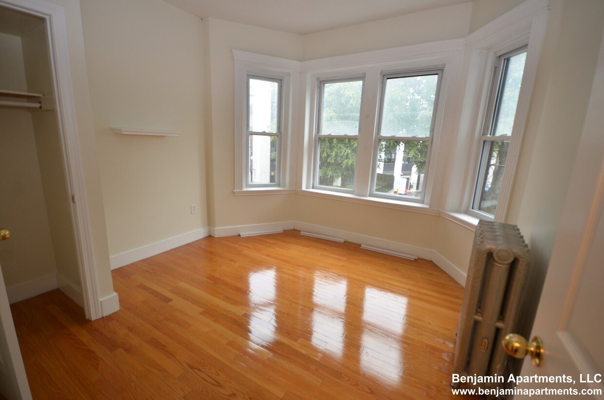 Primary Photo - 166 Hemenway St