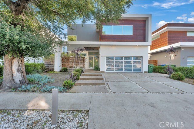 Primary Photo - 16518 Moorpark St