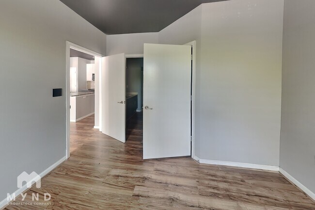 Foto del edificio - 898 Oak St SW