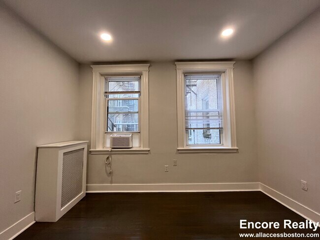 Building Photo - 111 Park Dr