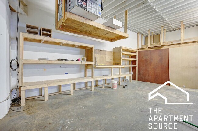 Building Photo - 600 N Albany Ave