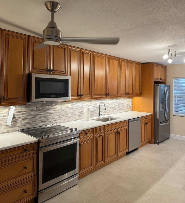 Building Photo - 3441 SW Sunset Trace Cir