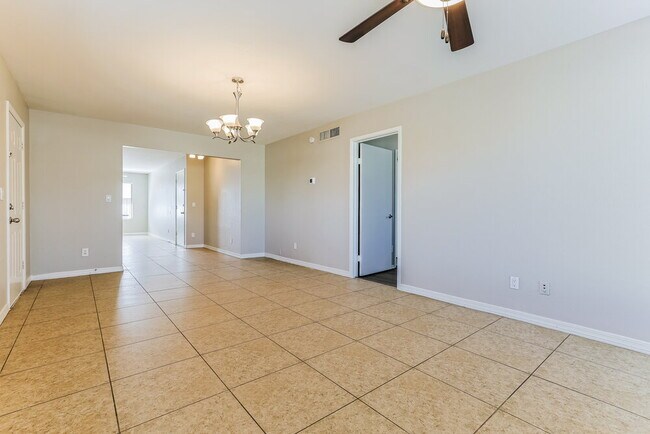 Building Photo - 728 W El Prado Rd
