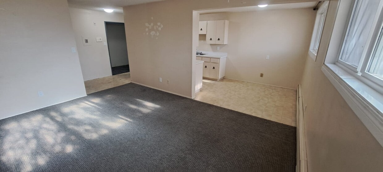 Primary Photo - 4507-144 44 Ave