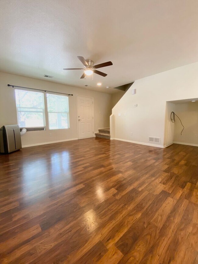 Building Photo - Beautiful South Lakewood Home with Updates, Space & Convenience! Available 8/10/2026