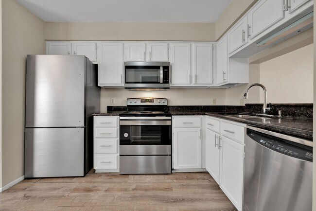 Building Photo - Townhome for Rent near 281 & Brookhollow
