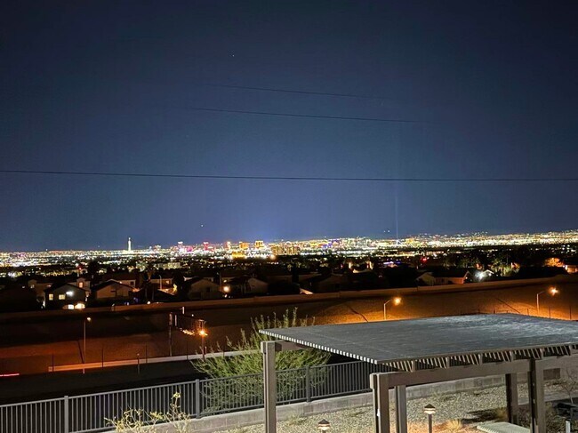 Foto del edificio - 600 N Carriage Hill Dr