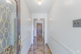 Building Photo - 2418 Ingleside Dr