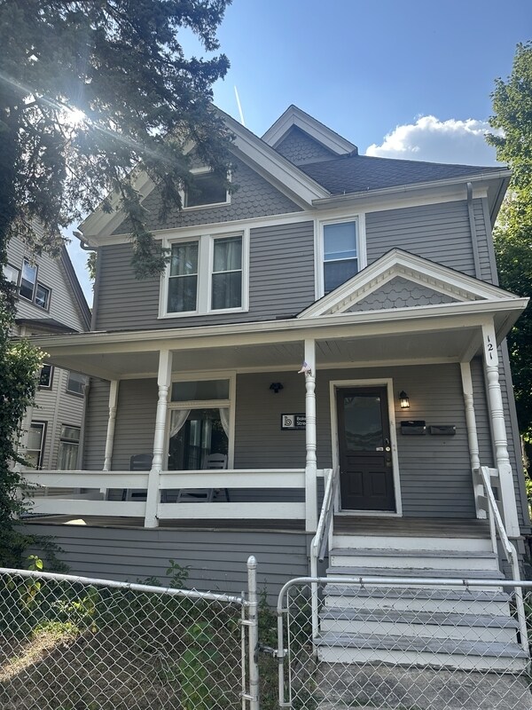 Foto del edificio - 121 College Pl