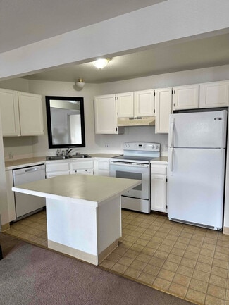 Building Photo - 1580 Chattaroy Cir