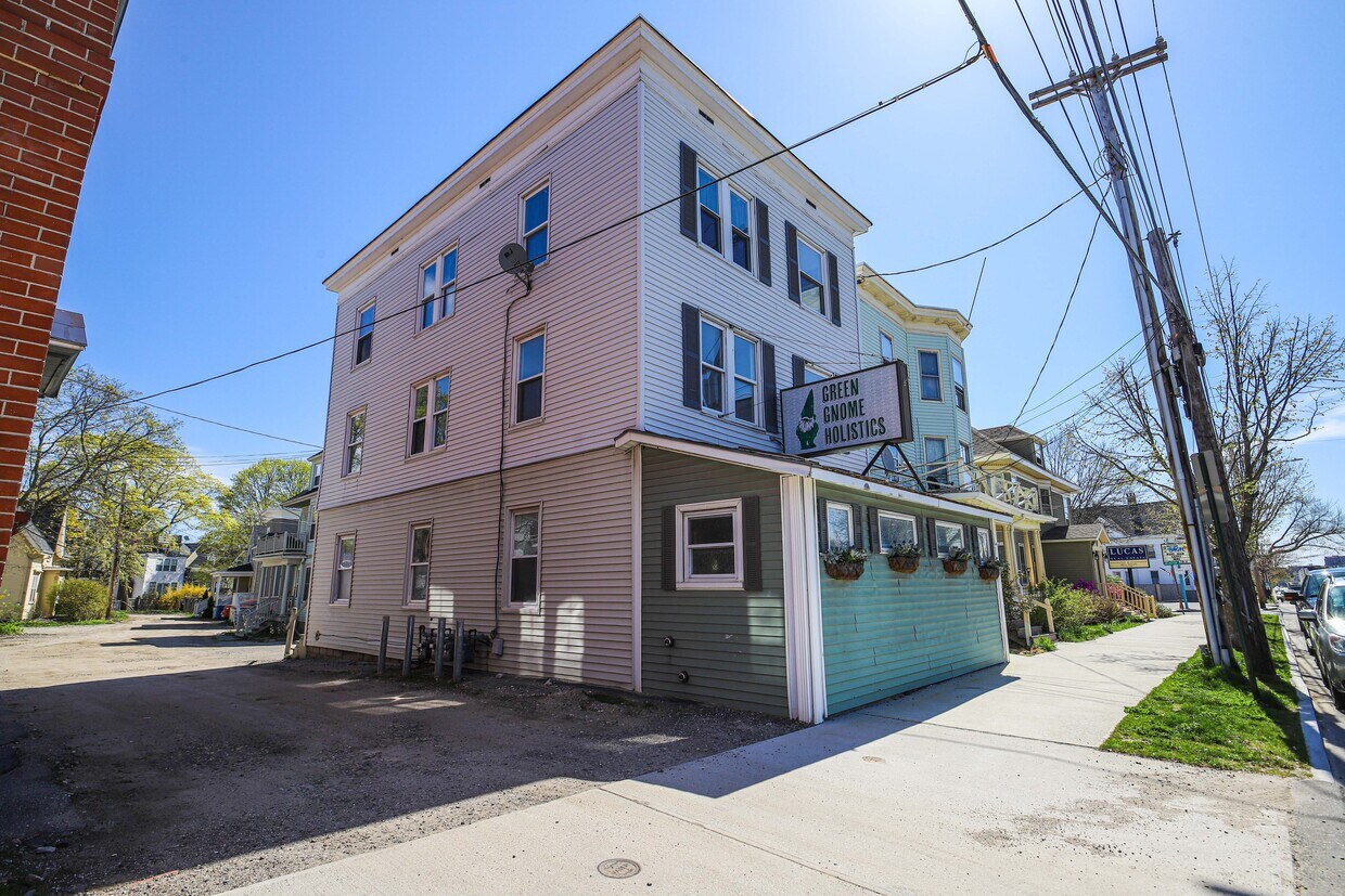 Primary Photo - 615 Forest Ave