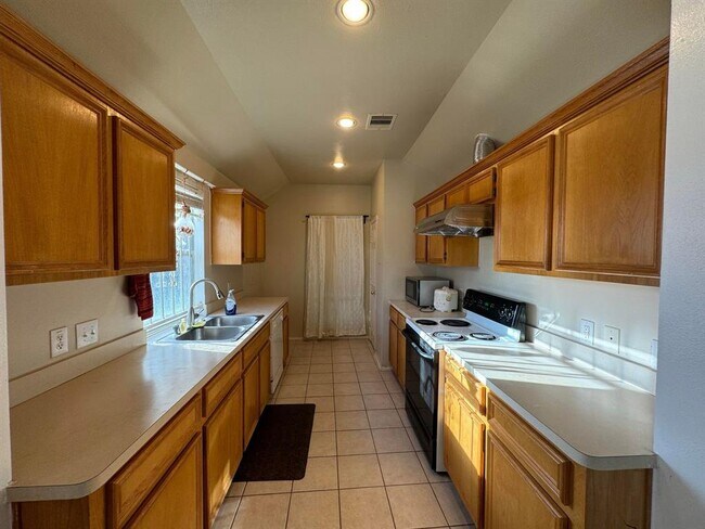 Building Photo - 12835 Wisteria Park Dr