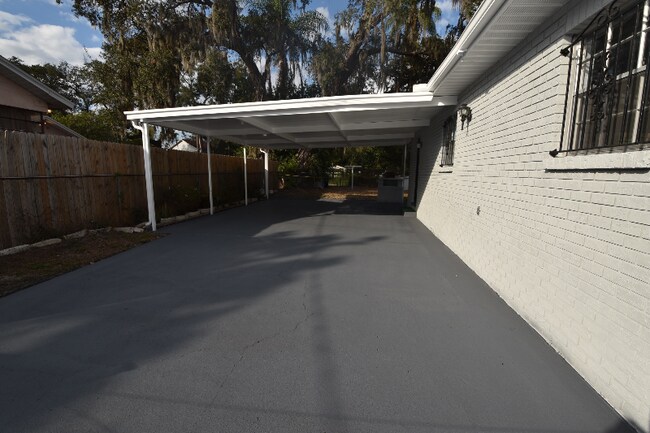 Building Photo - 1107 W Woodlawn Ave