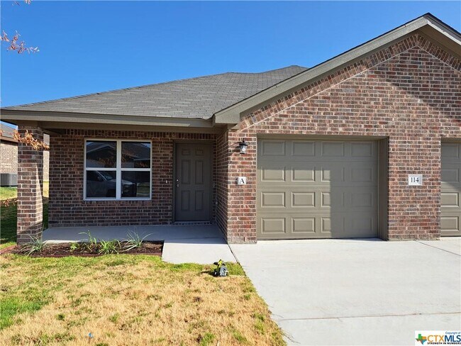 Foto del edificio - 114 Wind Ridge Dr