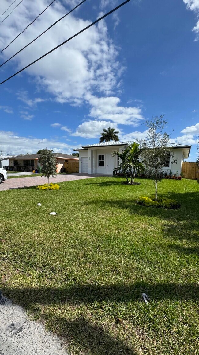 Building Photo - 3798 Coconut Rd