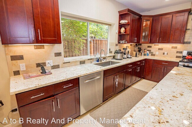 Foto del edificio - 3 br, 2 bath House - 5283 Graves Ave