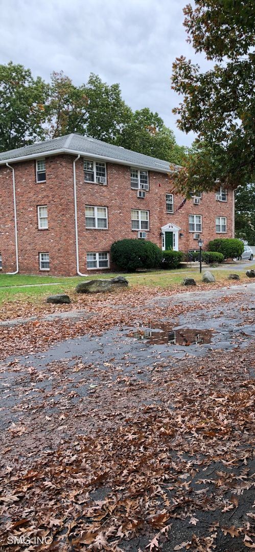 Foto del edificio - 77 Bernier St