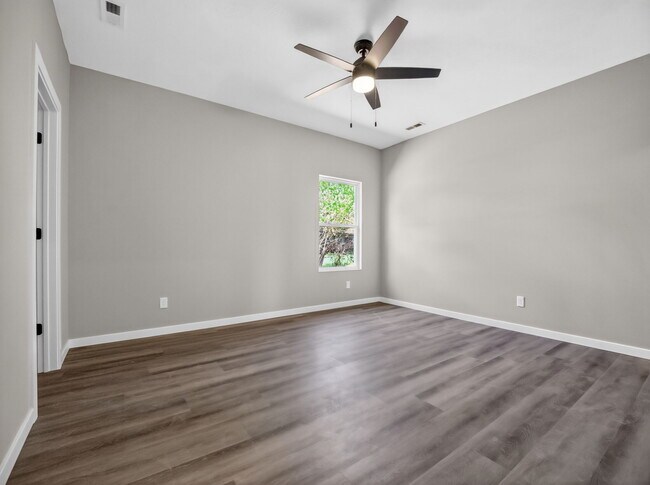 Foto del edificio - 43 Whitley Ln