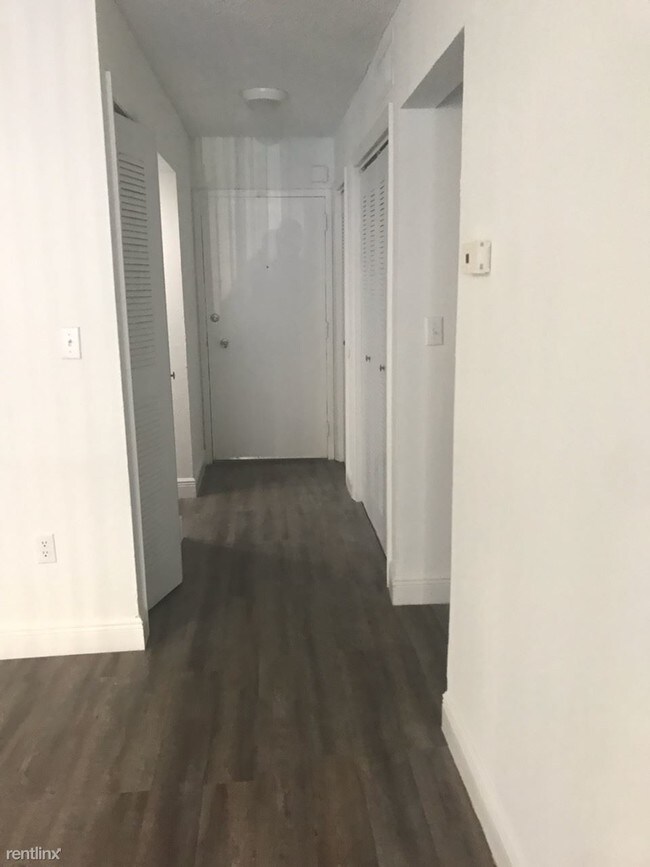 Building Photo - 1 br, 1 bath  - 1331 West 49 Place