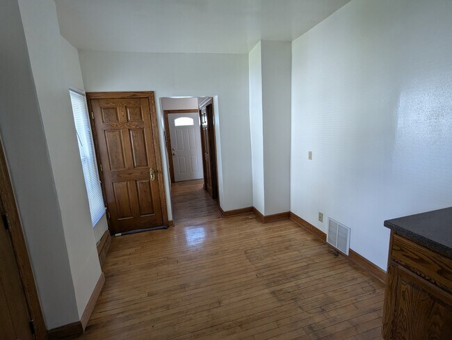 Building Photo - 320 N 42nd St