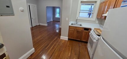 Building Photo - 44 Estes St