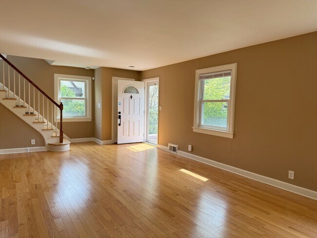 Foto del edificio - "COMING SOON" Stylish 4-Bedroom Home with Large Backyard in Tenafly, NJ