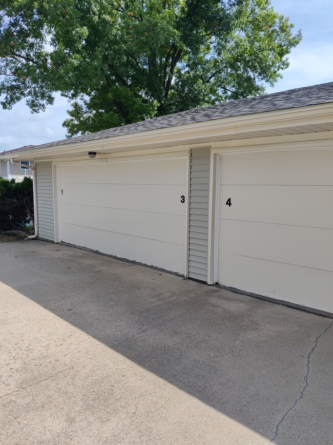 Garage space - 3475 Winston Dr