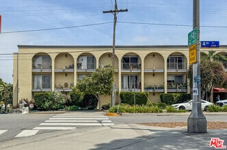 Building Photo - 2311 4th St