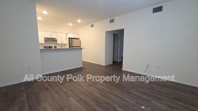 Building Photo - 915 Ariana St