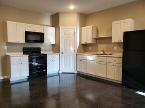 Building Photo - 231 Cane Creek Ln