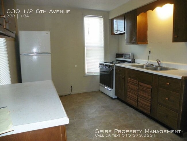 Building Photo - Great Marion Location 2 bedroom upper unit