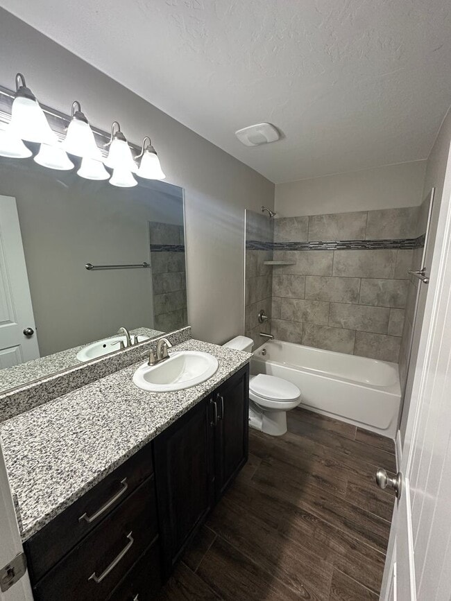 Building Photo - 1549 Northfield Rd