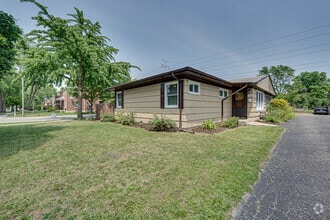 Building Photo - 637 Barnsdale Rd