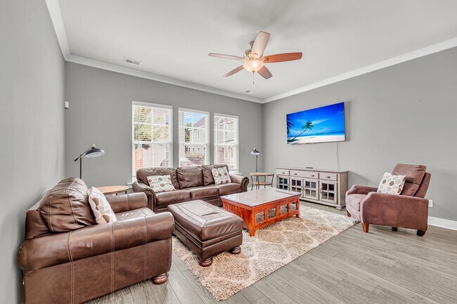 Building Photo - Charming Partially Furnished 3BR/2.5BA Home in the Heart of Park Circle — Available for Quick Mov...