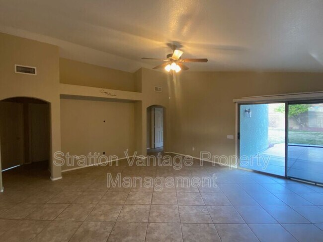 Building Photo - 2507 S Lorena