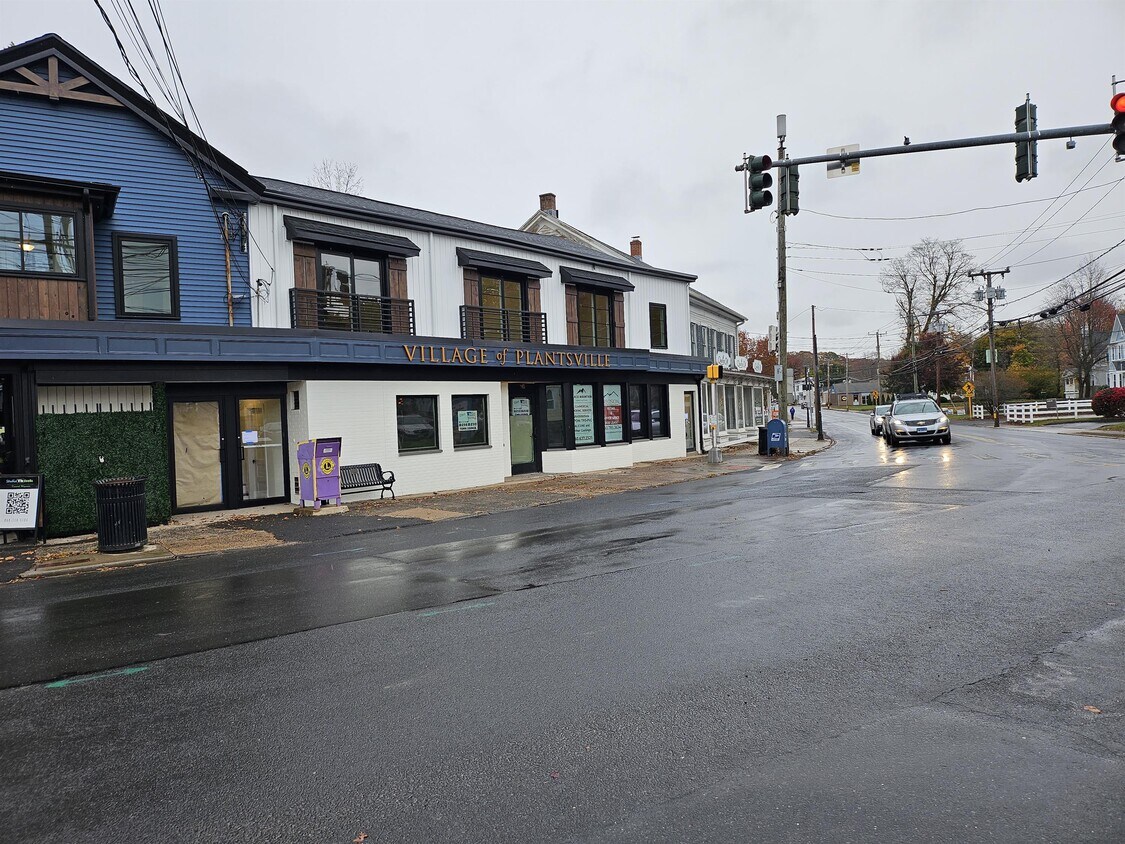 Primary Photo - 7 W Main St