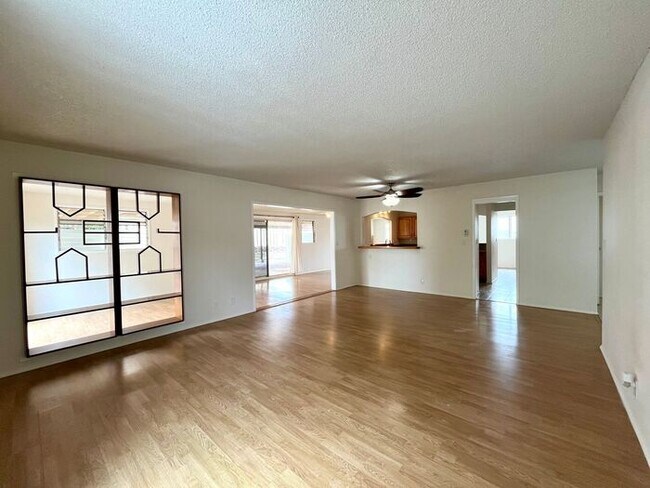 Foto del edificio - Mililani Town: 4 bed, 2.5 bath House with Den and Large Patio