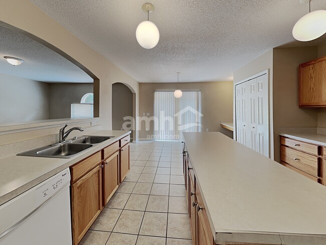 Foto del edificio - 13819 Gentle Woods Ave