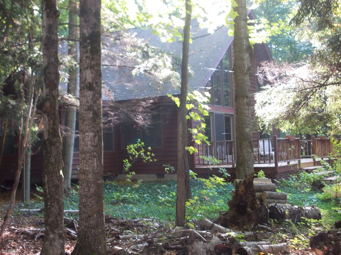 Foto principal - 4067 N East Torch Lake Dr