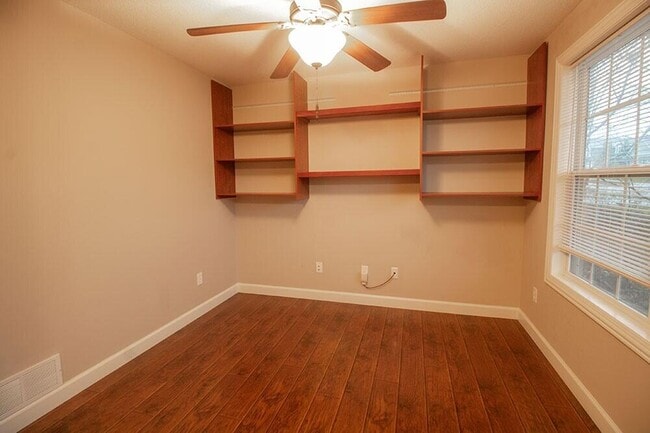 Foto del edificio - 7413 Rosedown Dr