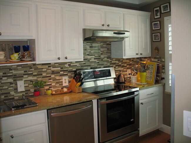 Building Photo - 155 Yacht Club Dr