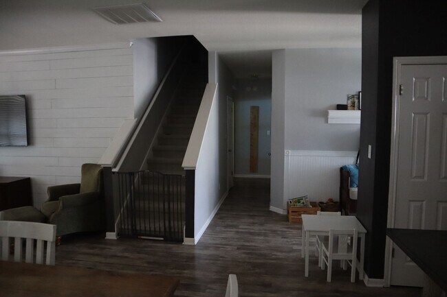 Building Photo - 4 Bed 2.5 Home in San Marcos, TX