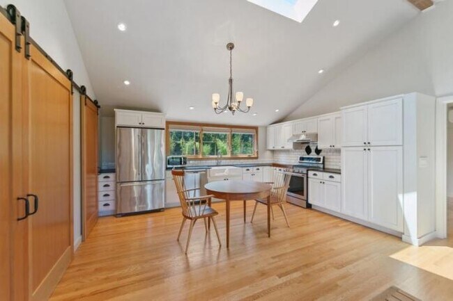 Foto del edificio - 2 bedroom in Seattle WA 98199