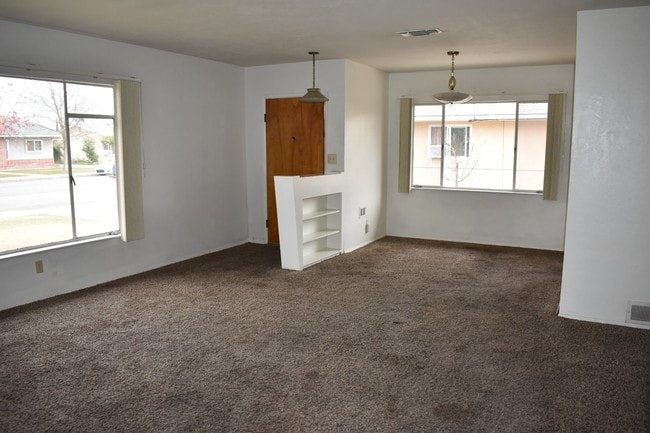 Building Photo - 1173 S Klein Ave