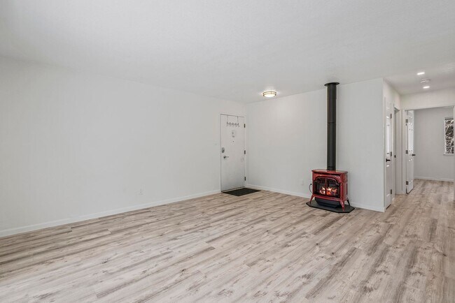 Building Photo - Incline Village: Condo - 2 Bedrooms, 1 Bathroom, Remodeled