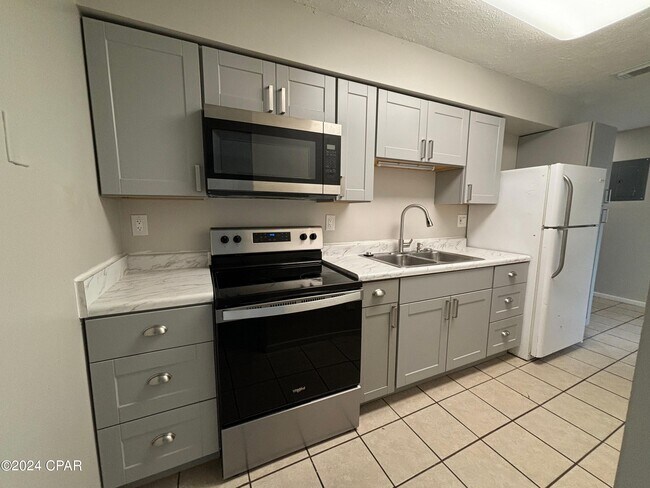 Foto del edificio - 923 Sanders Ln