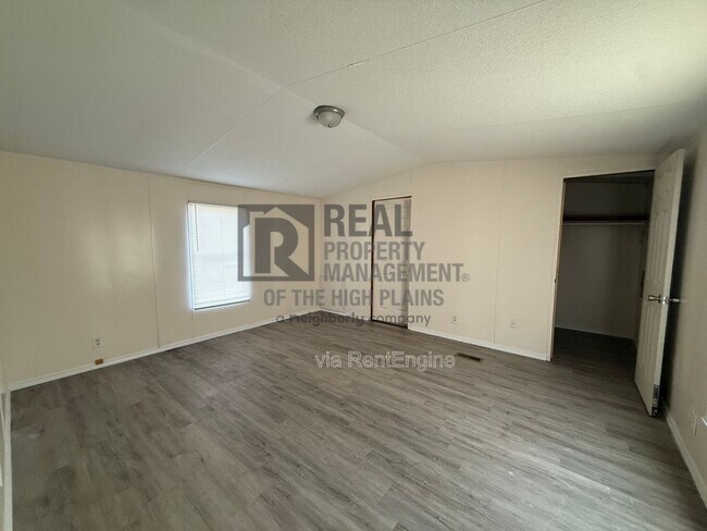 Foto del edificio - 8230 Upton Rd