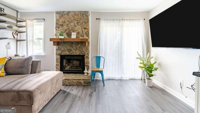 Foto del edificio - 551 Northridge Rd