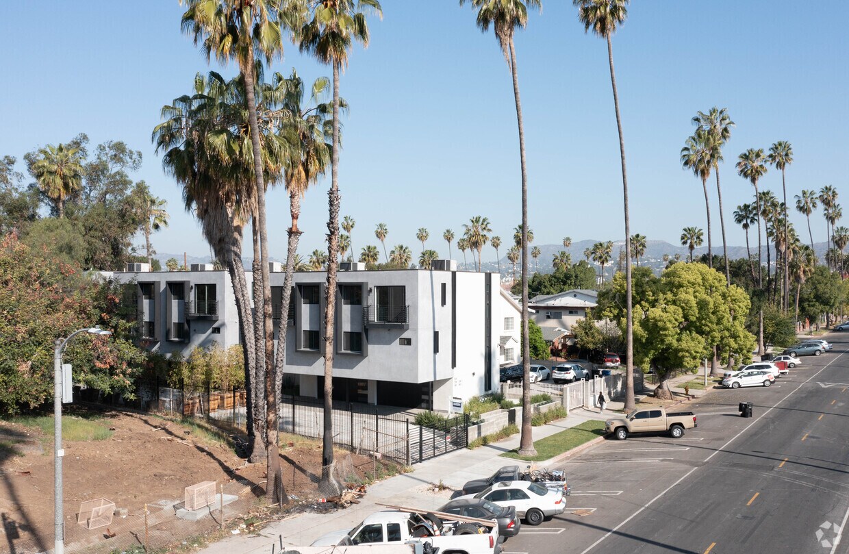 Perspective - 739 N Mariposa Ave